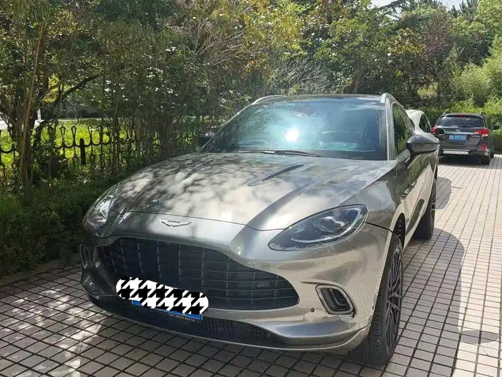 Aston Martin DBX