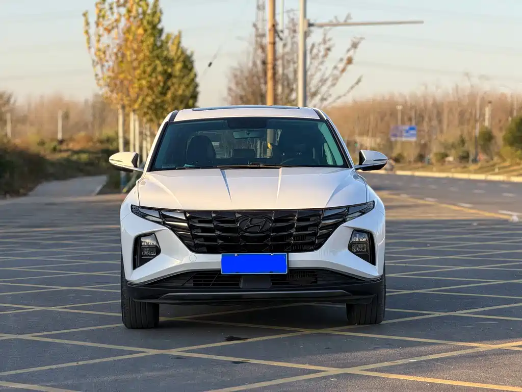MODERN TUCSON