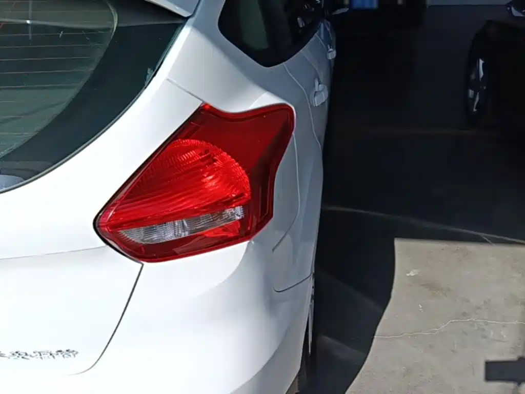 Ford Focus — миниатюра 8