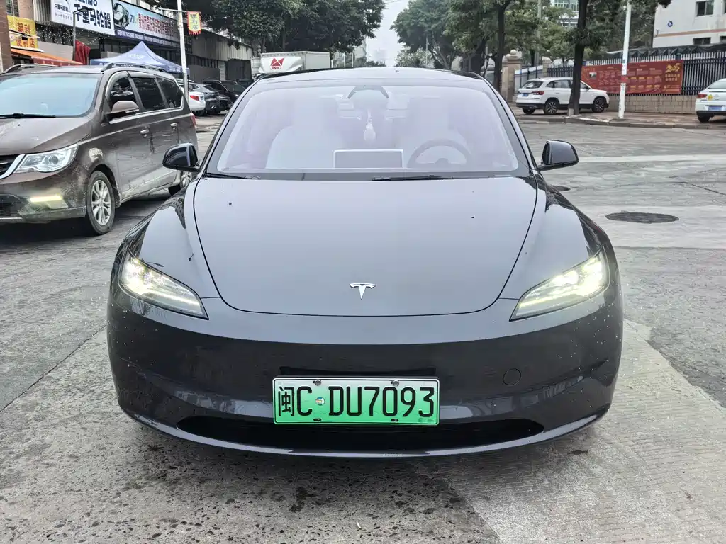 TESLA MODEL 3