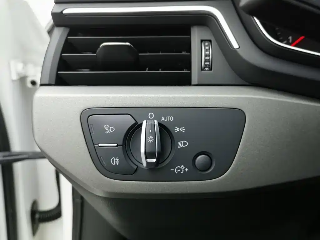Audi A4L — миниатюра 21