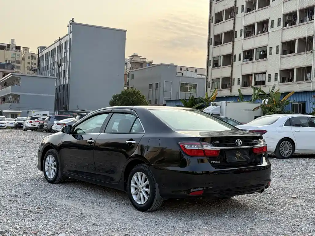 TOYOTA CAMRY