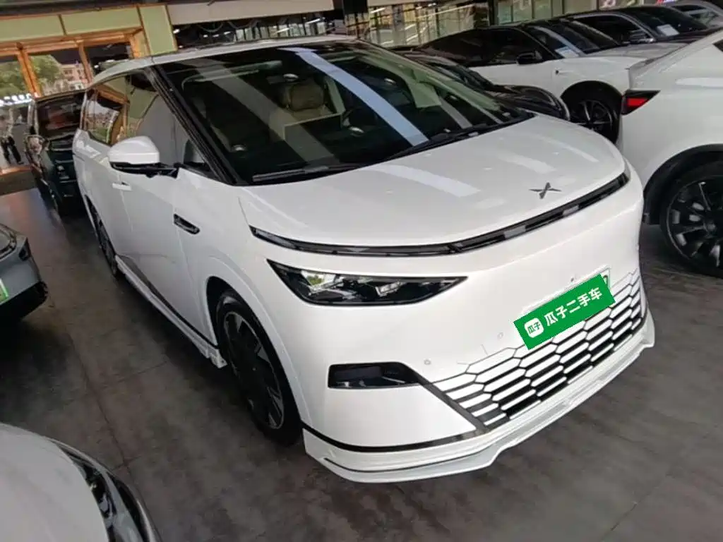 XPeng X9 — миниатюра 4
