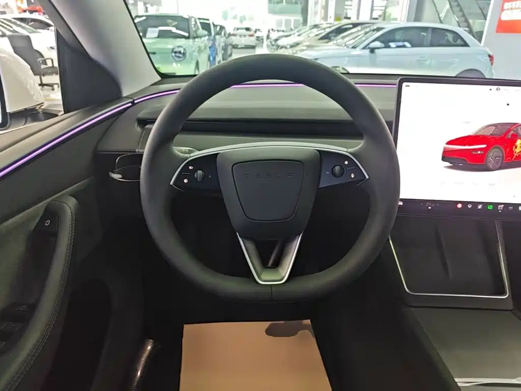 Tesla Model Y — миниатюра 11