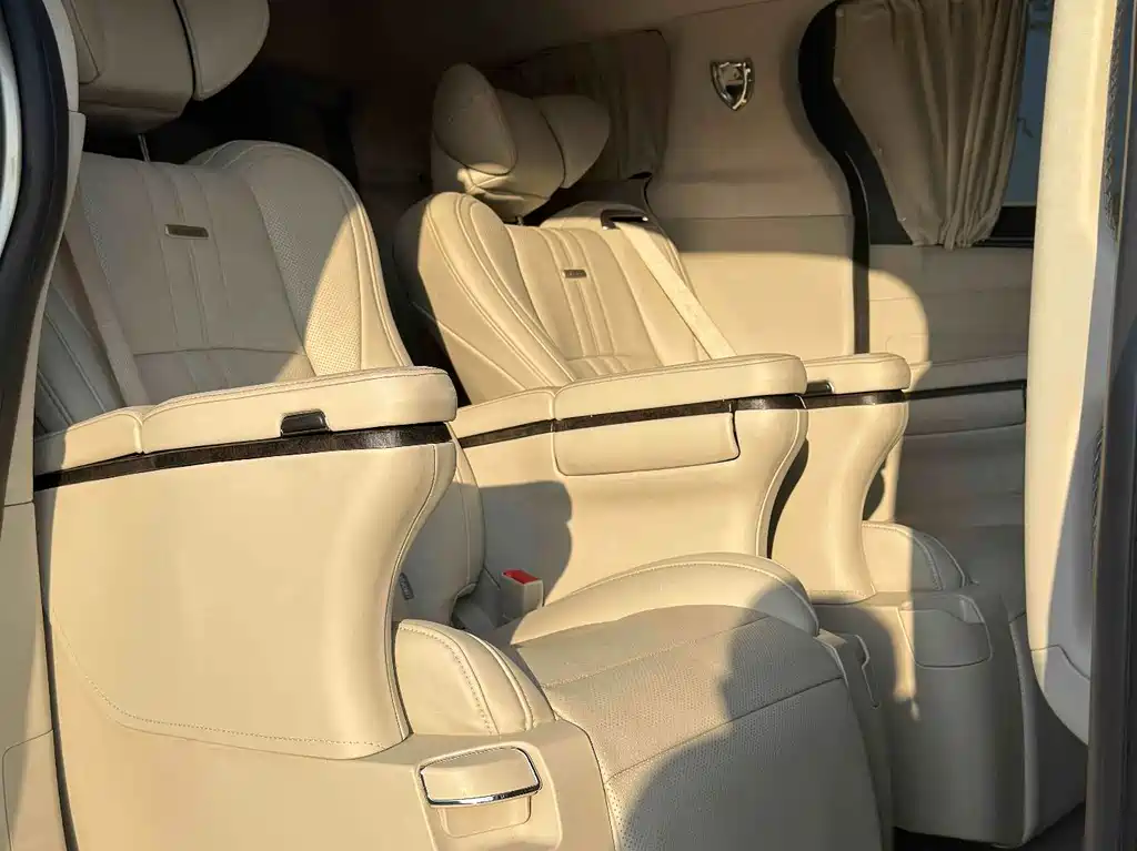 Toyota Sienna — миниатюра 10
