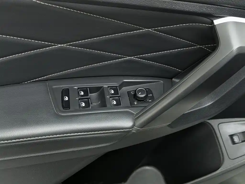 Volkswagen Tiguan L L 2022 330TSI AT R-Line