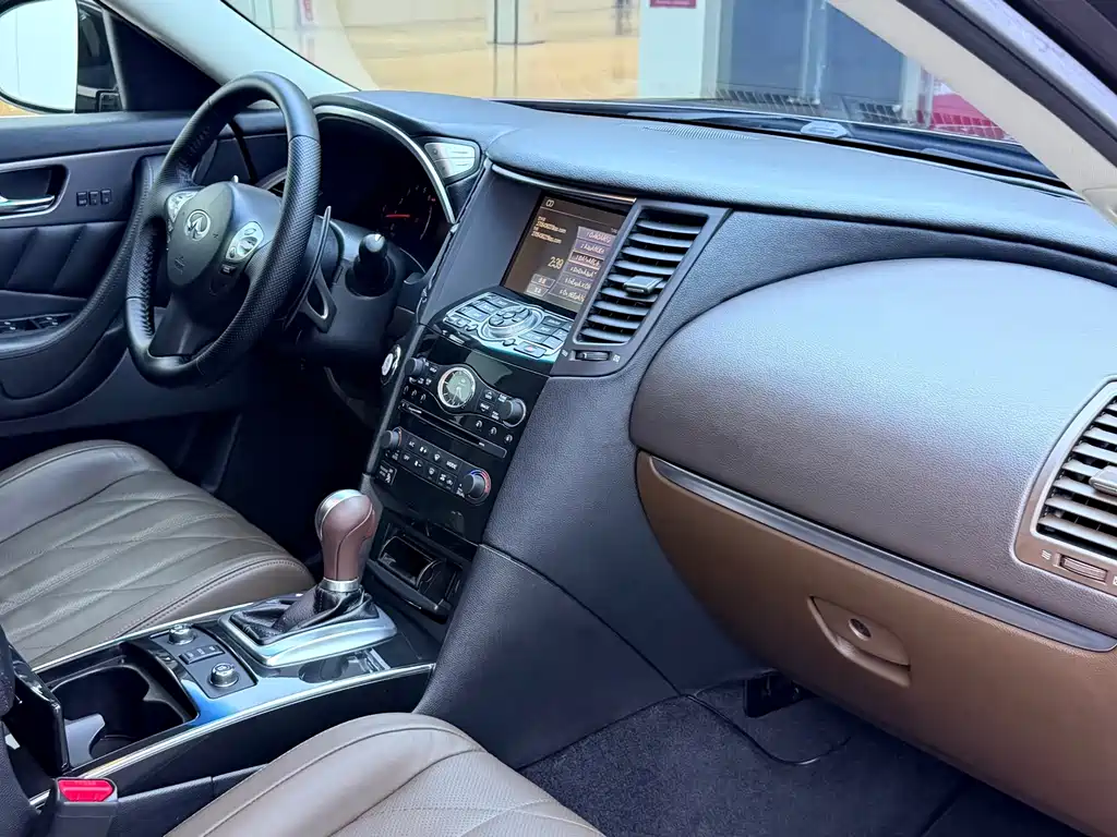 Infiniti FX — миниатюра 8
