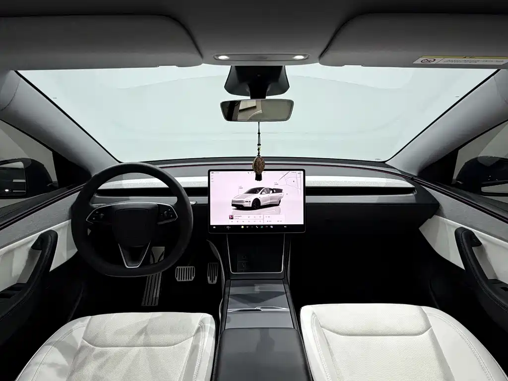 Tesla Model Y — миниатюра 7