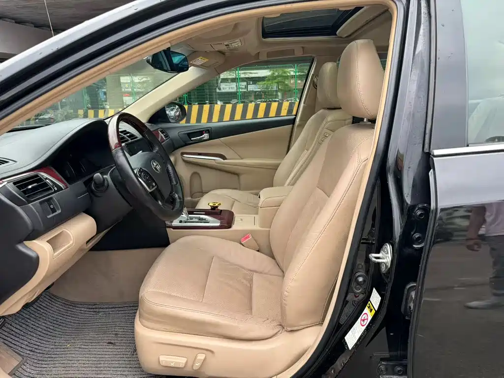 Toyota Camry — миниатюра 4