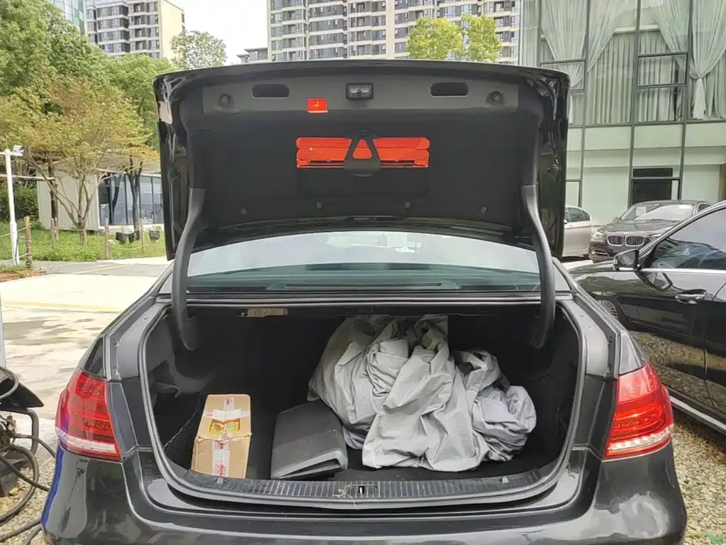 Mercedes-Benz E-Class — миниатюра 19