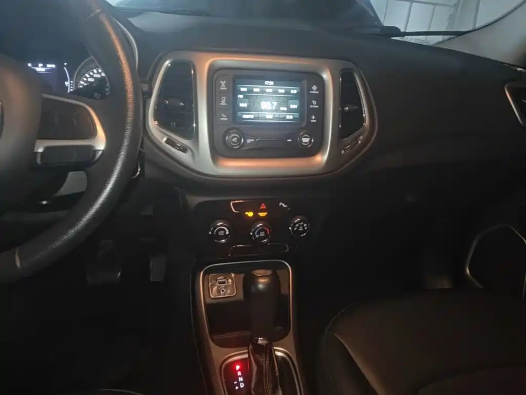 Jeep Compass — миниатюра 13