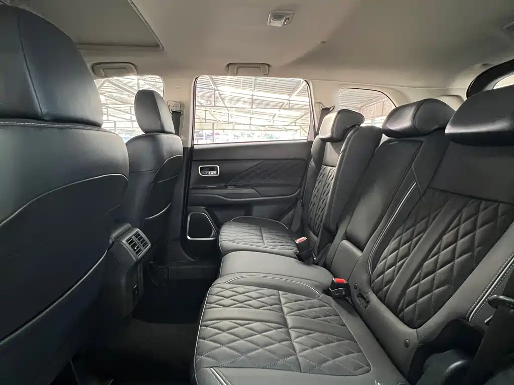 Mitsubishi Outlander — миниатюра 9