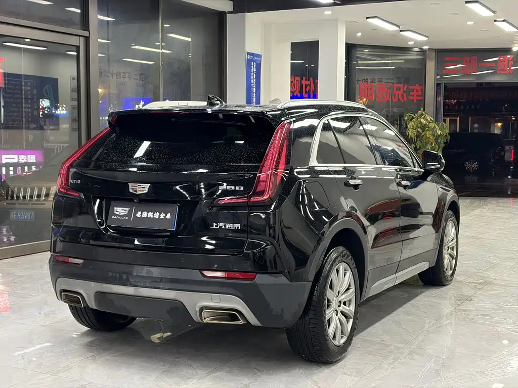 CADILLAC XT4
