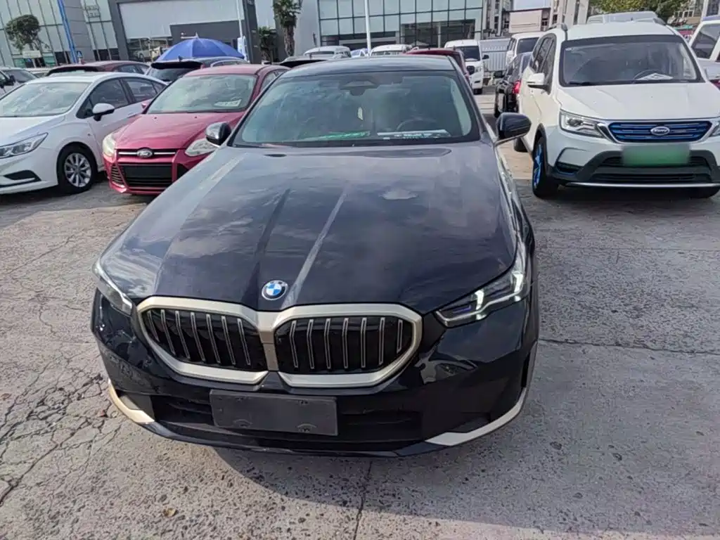 BMW 5 Series — миниатюра 3