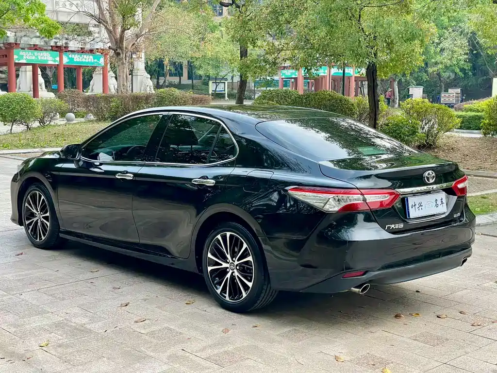 TOYOTA CAMRY