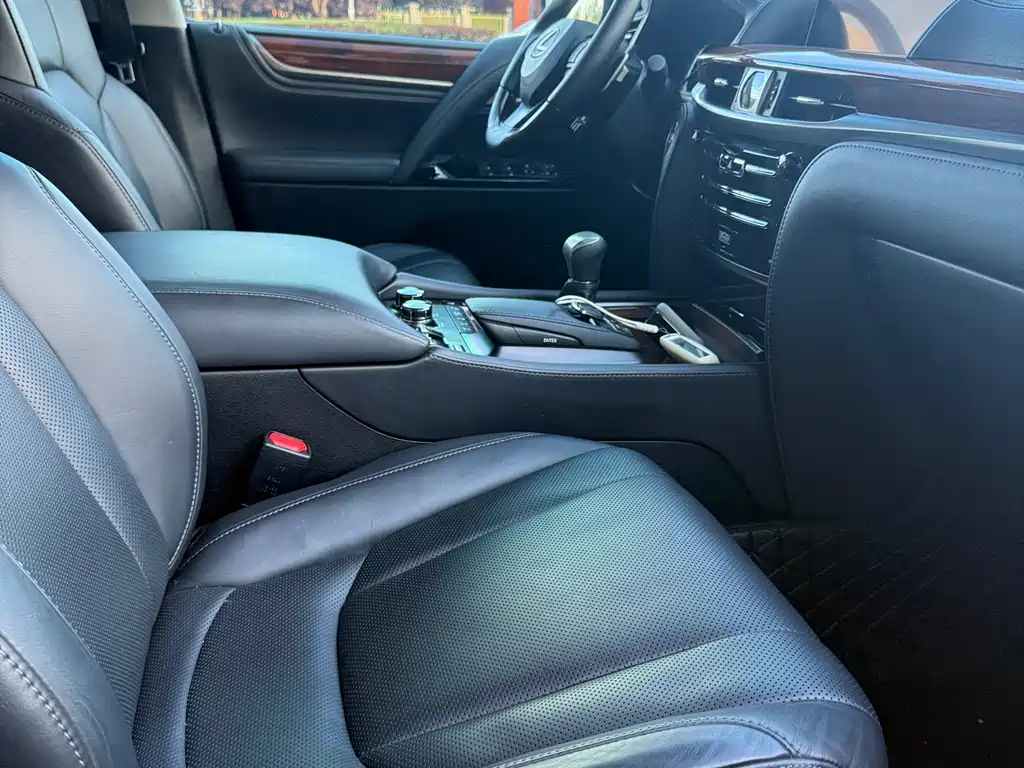 Lexus LX — миниатюра 6