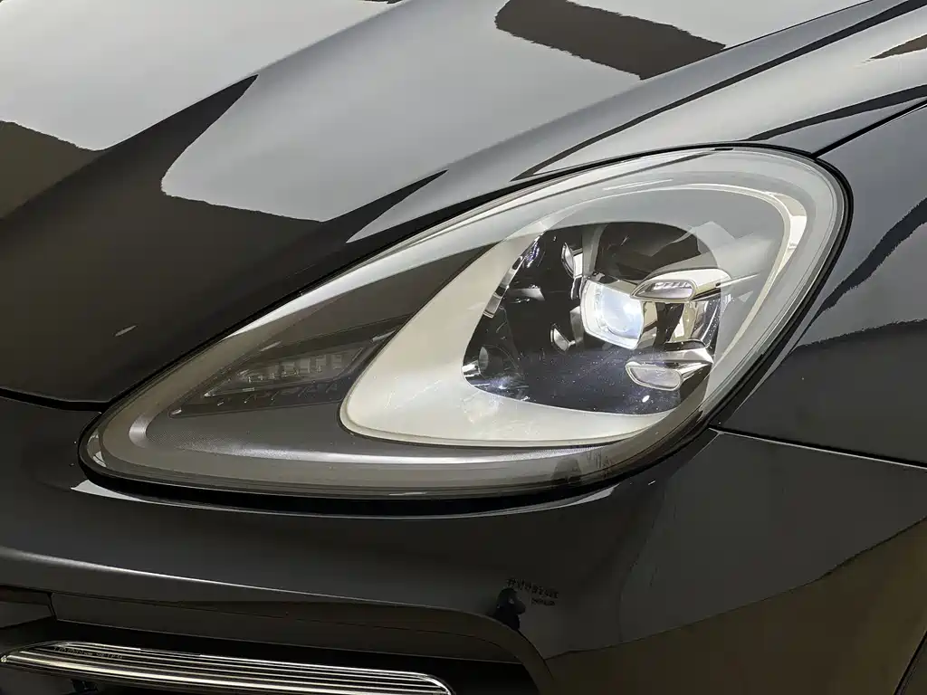 Porsche Cayenne — миниатюра 5