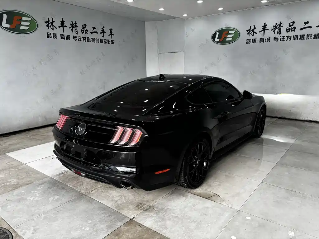 FORD MUSTANG