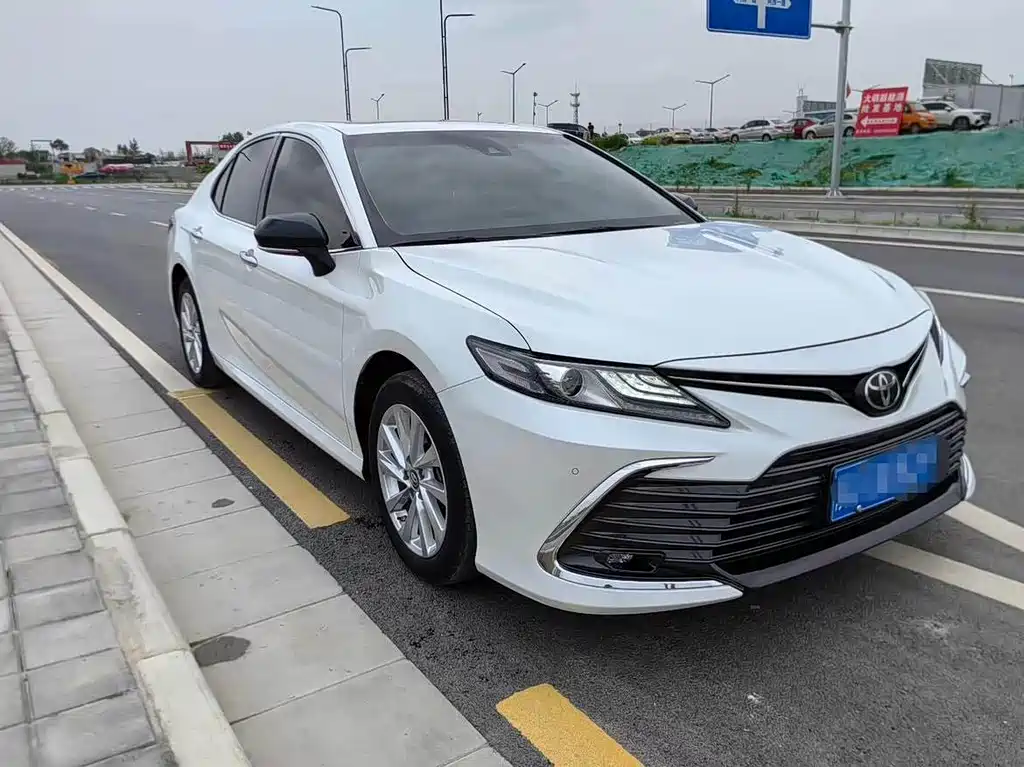 Toyota Camry — миниатюра 3