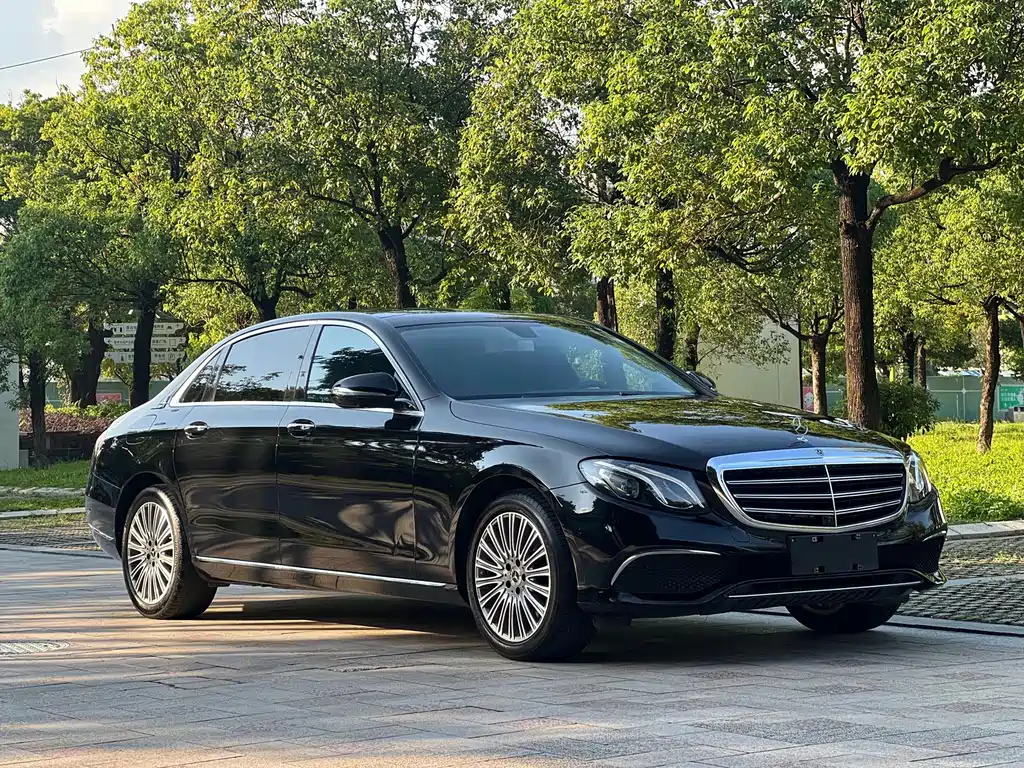 Mercedes-Benz E-Class — миниатюра 5