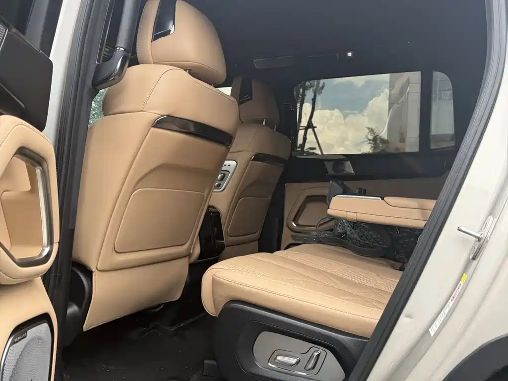 Fangchengbao Leopard 8 8 2025 Flagship 7 мест