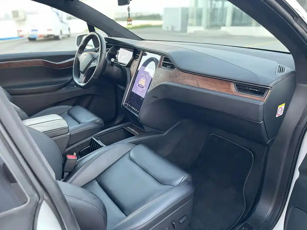 Tesla Model X — миниатюра 13