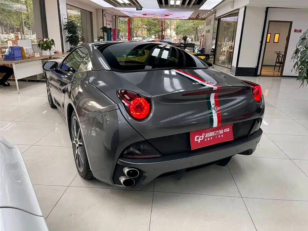 Ferrari California T 2012 4.3L