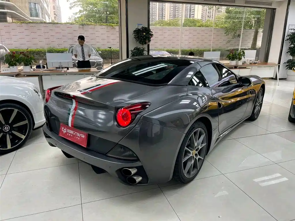 Ferrari California T 2012 4.3L