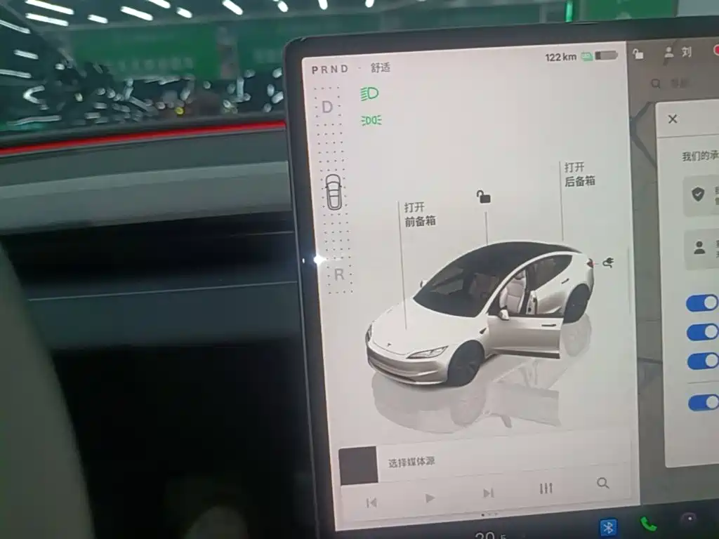 Tesla Model 3 — миниатюра 14