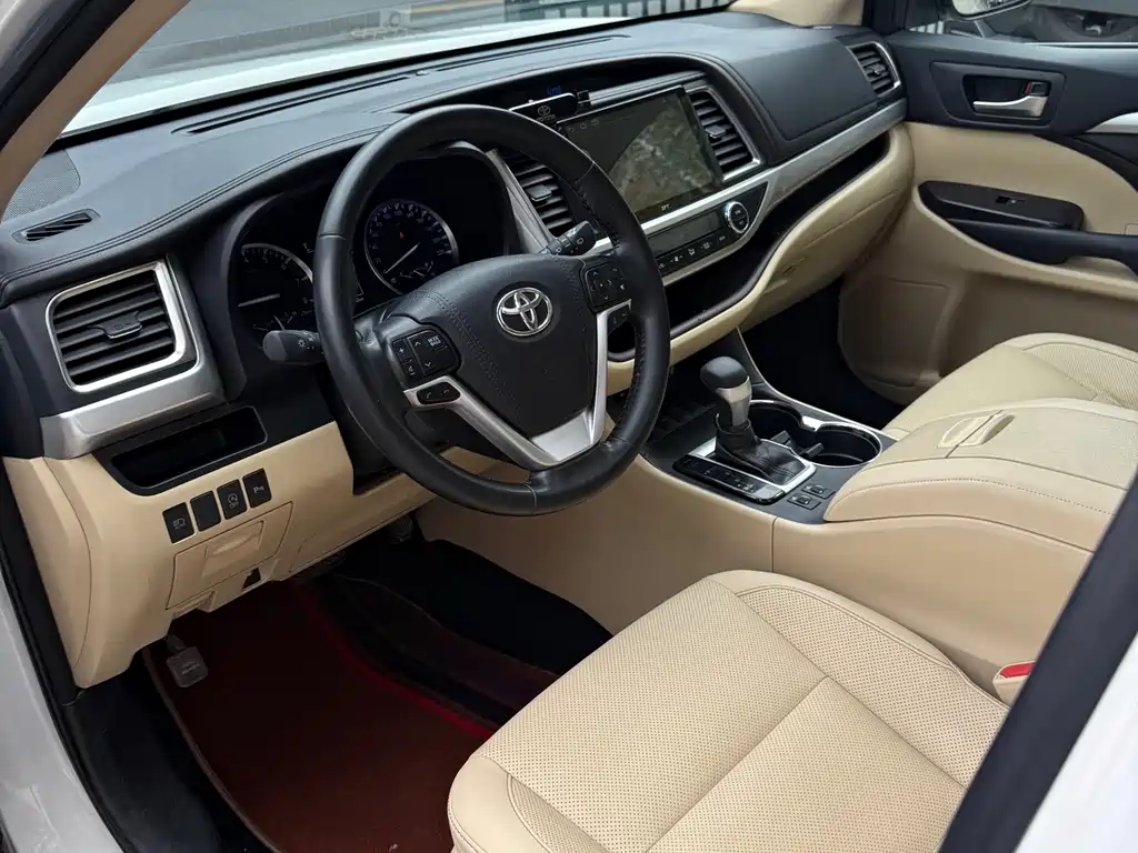 Toyota Highlander 2018 2.0T Luxury 7 мест V