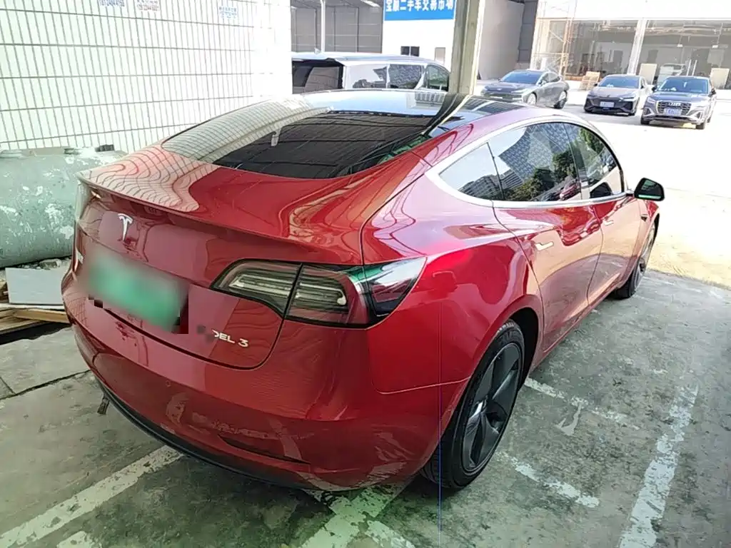 Tesla Model 3 — миниатюра 7