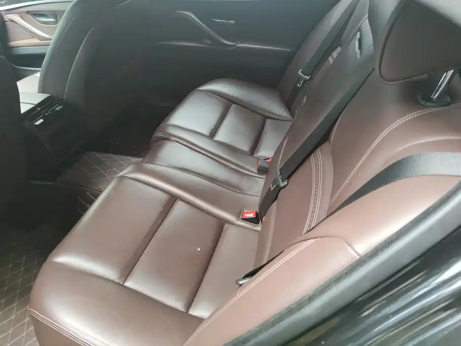 BMW 5 Series — миниатюра 10