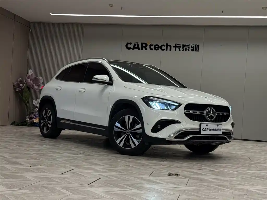 MERCEDES-BENZ GLA