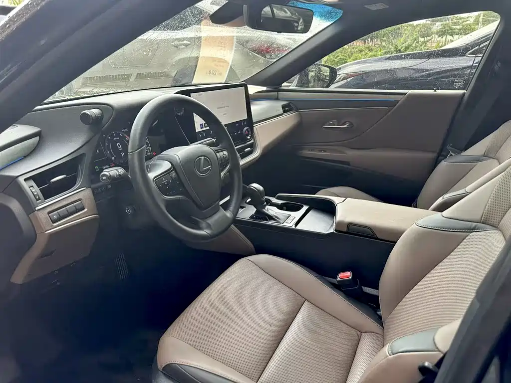 Lexus ES 2025 300h Premium