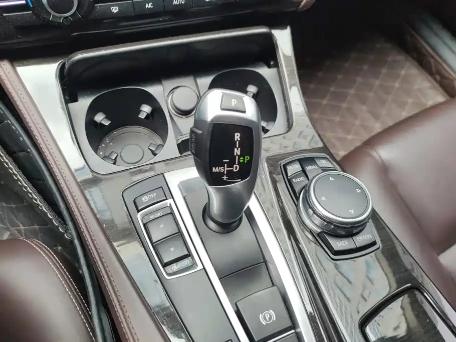 BMW 5 Series — миниатюра 14