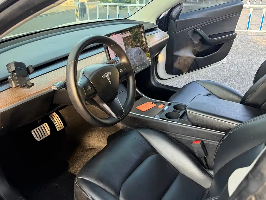 Tesla Model 3 — миниатюра 8