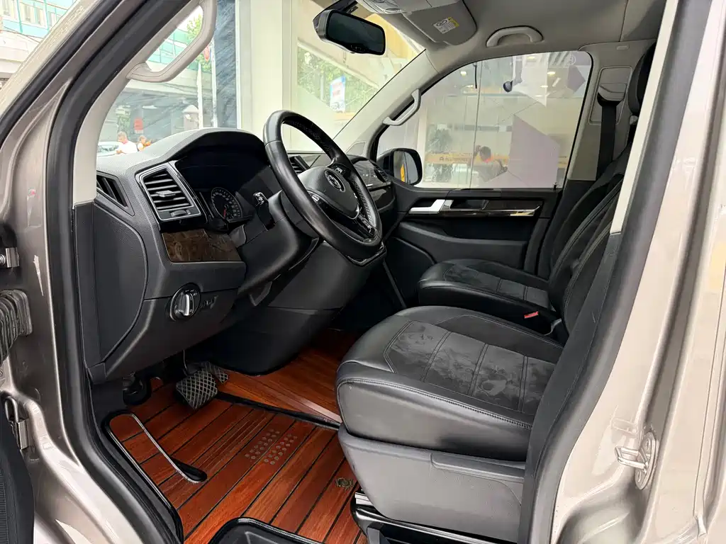 Volkswagen Multivan — миниатюра 4