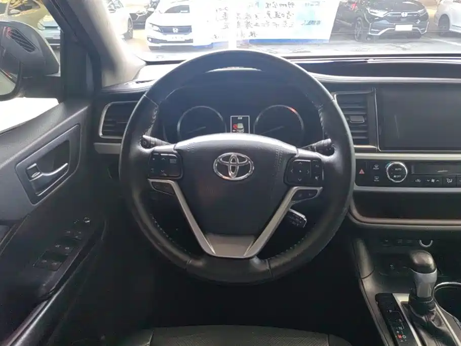 TOYOTA HIGHLANDER