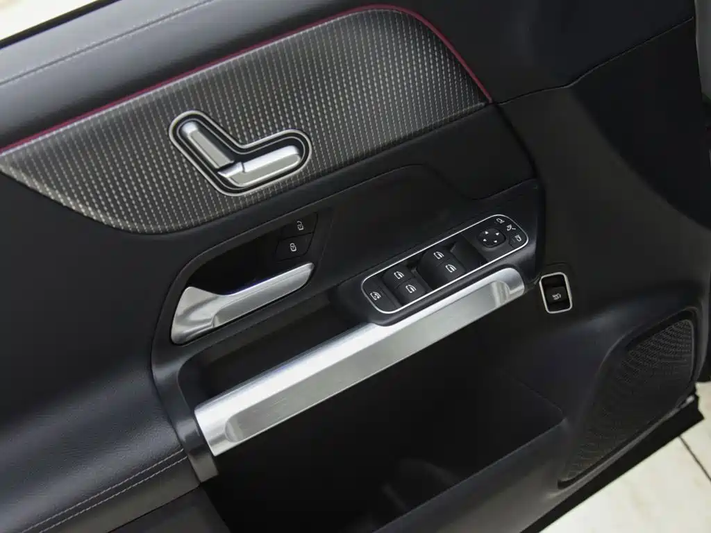 Mercedes-Benz GLB — миниатюра 8