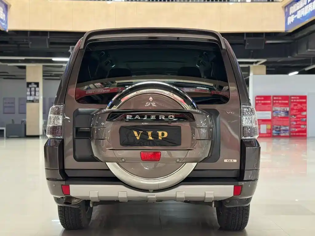 Mitsubishi Pajero (Import) — миниатюра 5