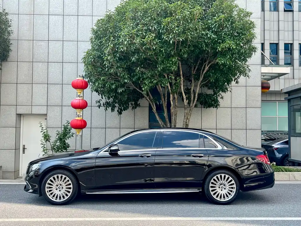 Mercedes-Benz E-Class — миниатюра 5