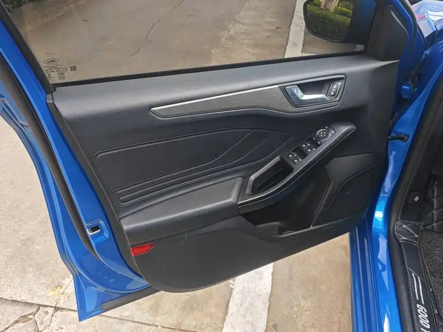 Ford Focus — миниатюра 7