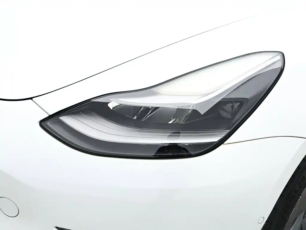 Tesla Model 3 — миниатюра 18