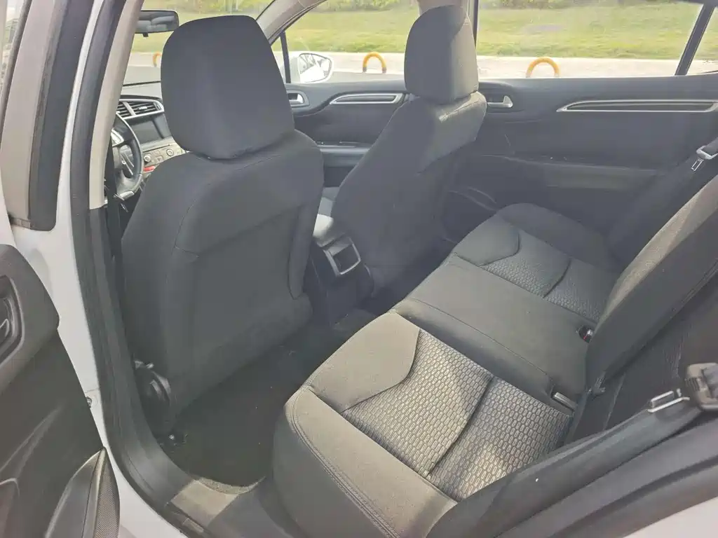 Citroen C4L — миниатюра 9