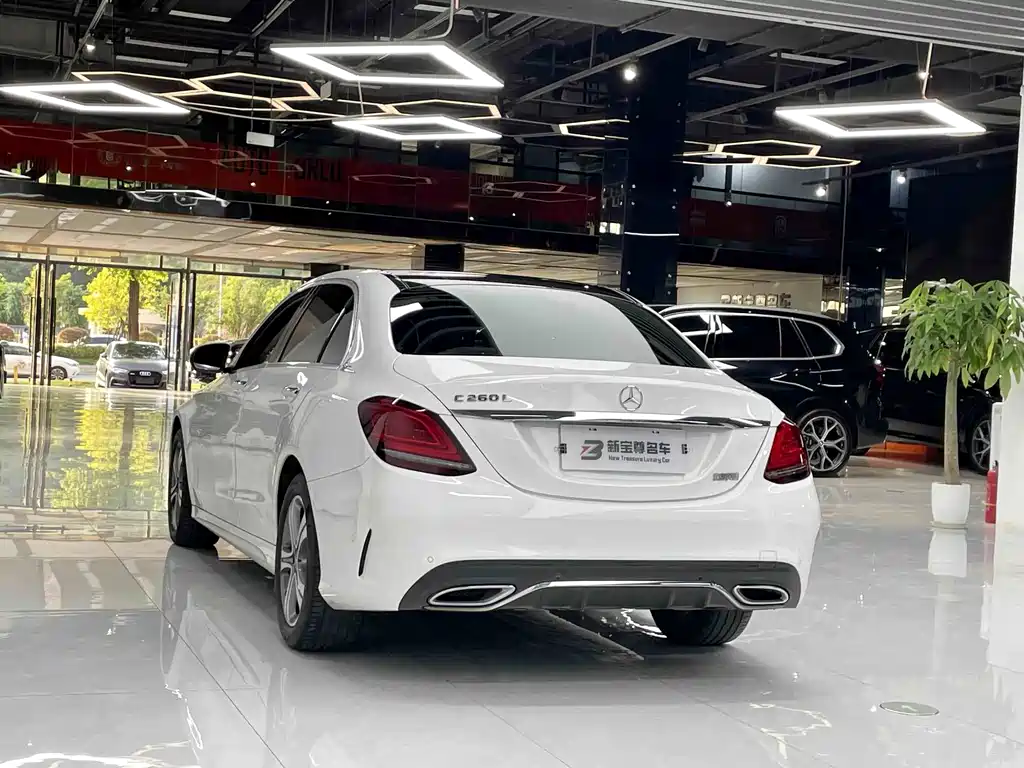 Mercedes-Benz C-Class — миниатюра 12