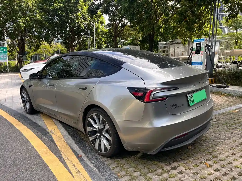 Tesla Model 3 — миниатюра 5