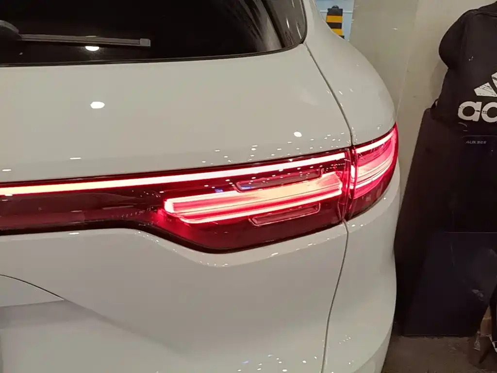 Porsche Cayenne — миниатюра 8