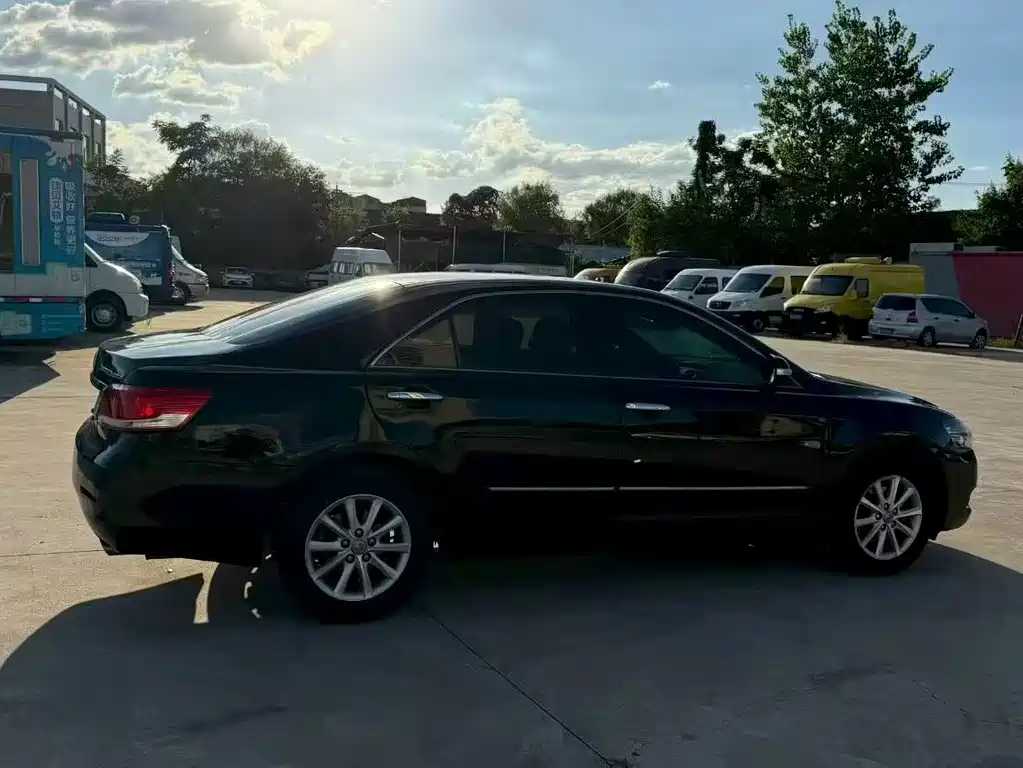 Toyota Camry — миниатюра 9