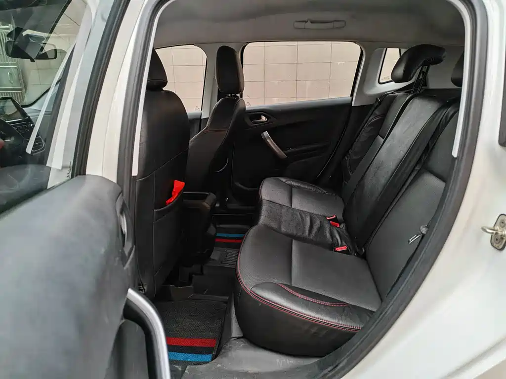 Peugeot 2008 1.6L Auto Trend Edition, фото 6