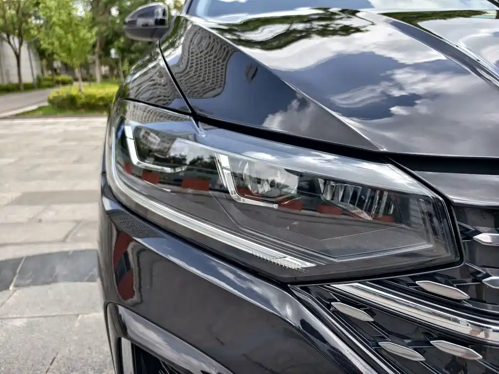 Volkswagen Lavida — миниатюра 4